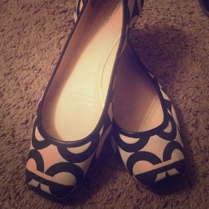 Black and cream coach flats